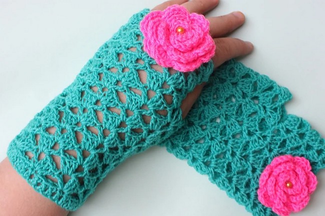 Crochet Fingerless Lacy Gloves Pattern