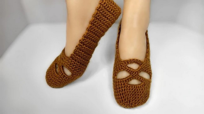 Crochet Peek-a-boo Slippers Pattern