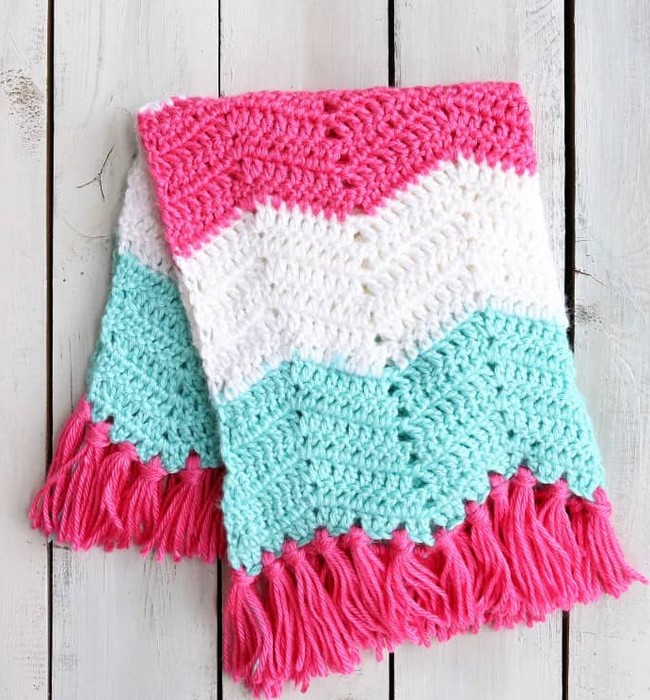 Sweet Chevron Pattern Crochet Baby Blanket