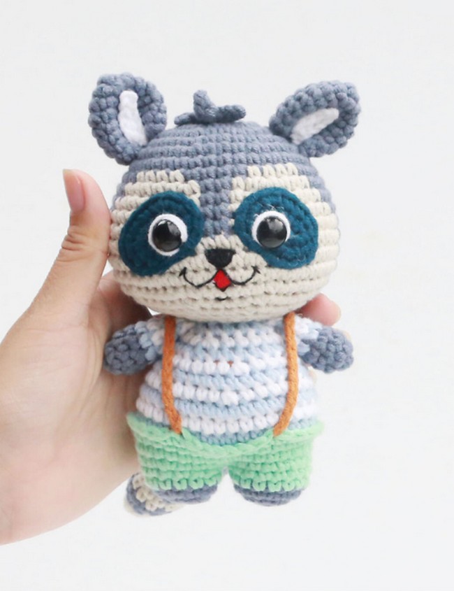 Crochet Amigurumi Raccoon In Overalls Pattern