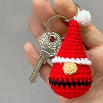 Crochet Cute Santa Keychain Pattern