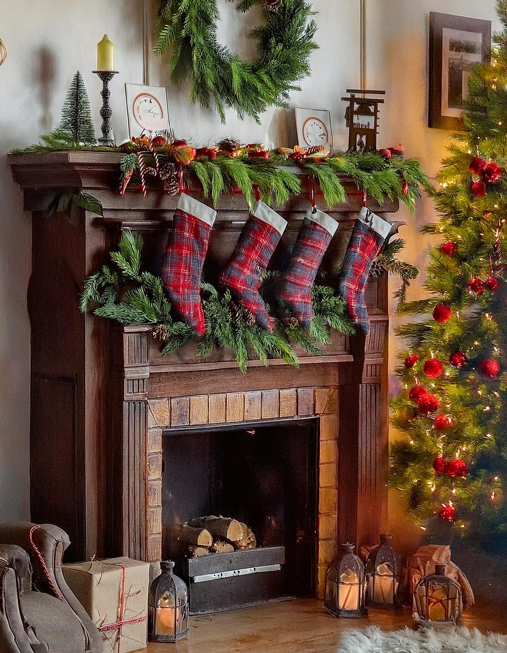 Cranberry and Evergreen Garland