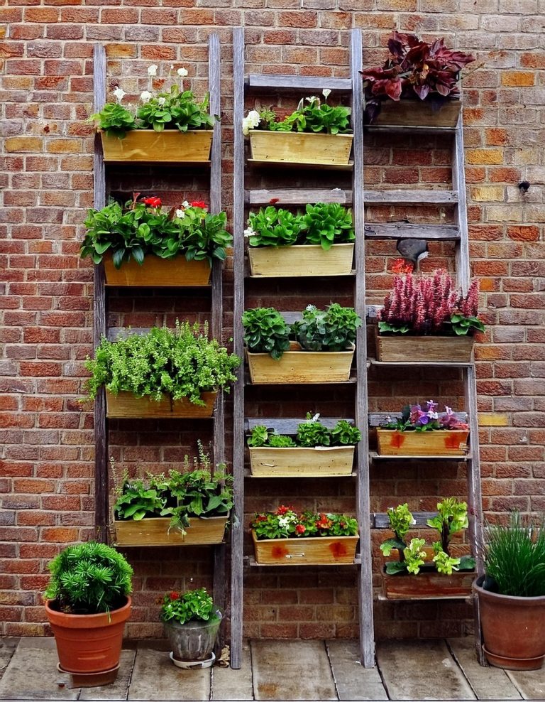 10 Greenery Inspired Patio Wall Planter Ideas - All Crafts