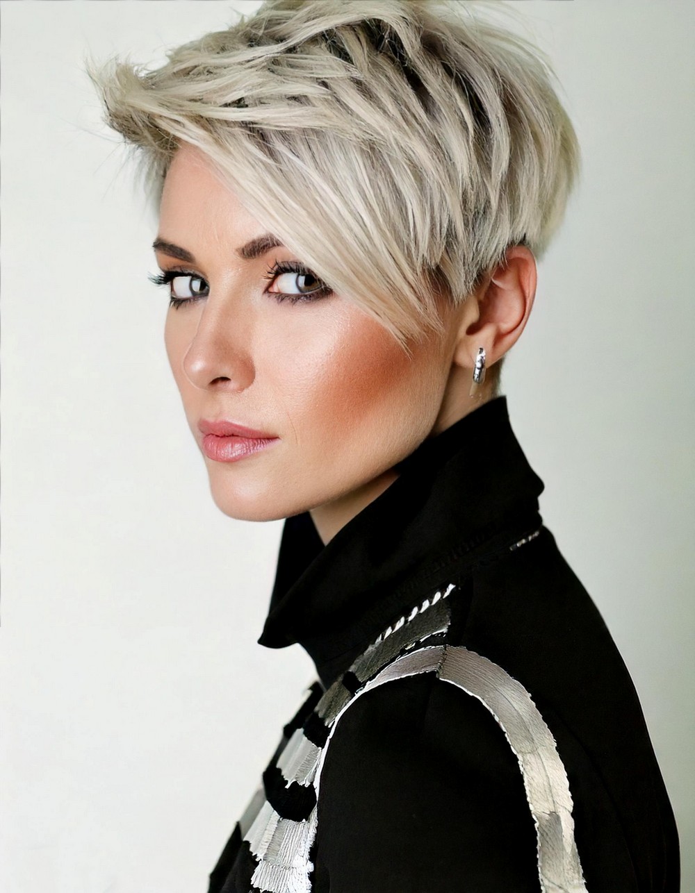 Bold Platinum and Black Contrast Pixie