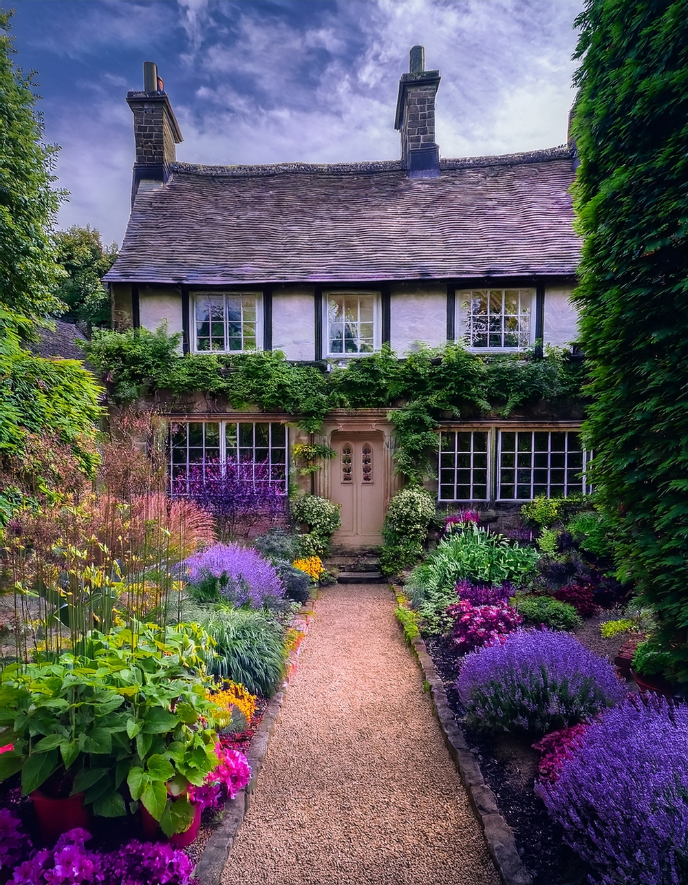 Enchanting English Cottage Garden Idea